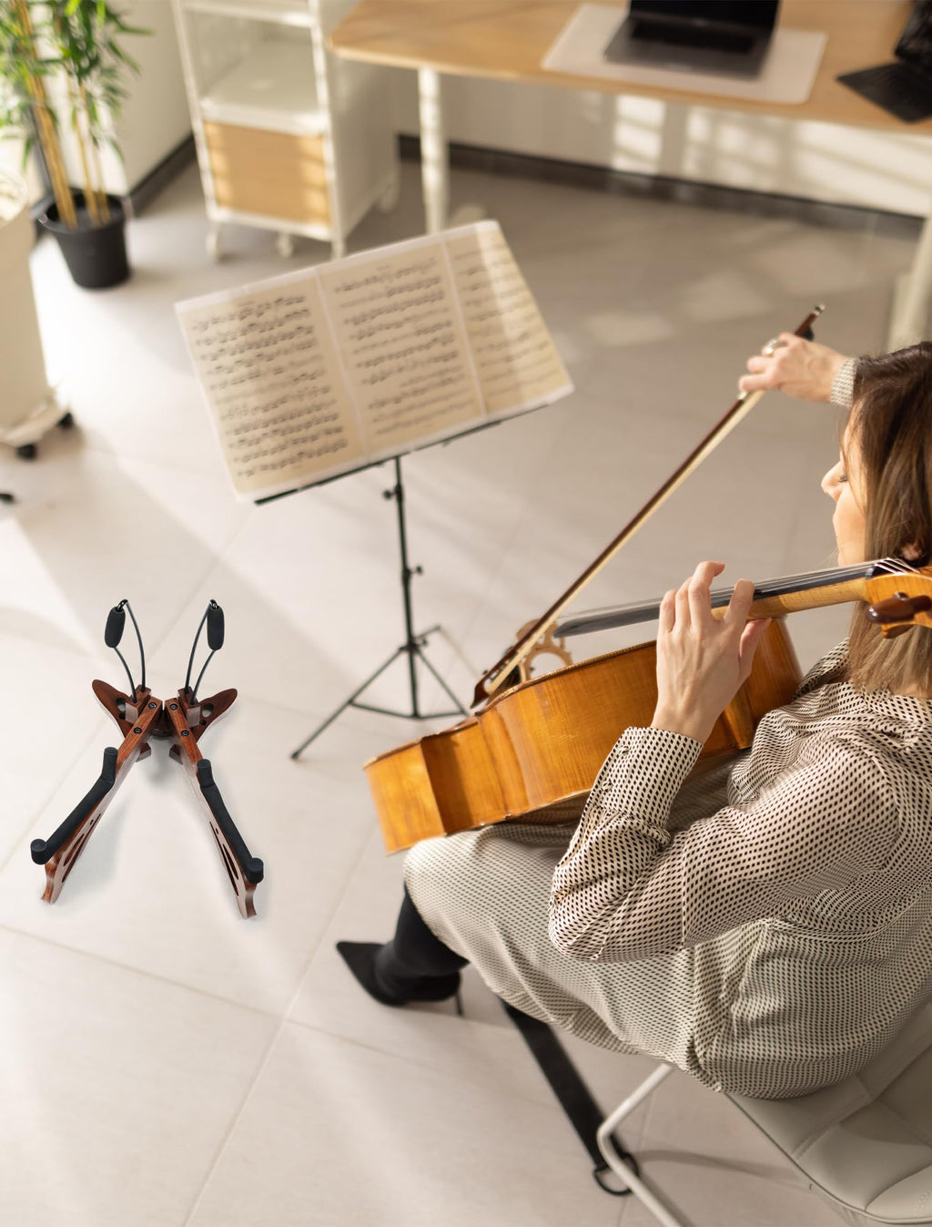 Walnut Cello Stand with Bow Holder T917